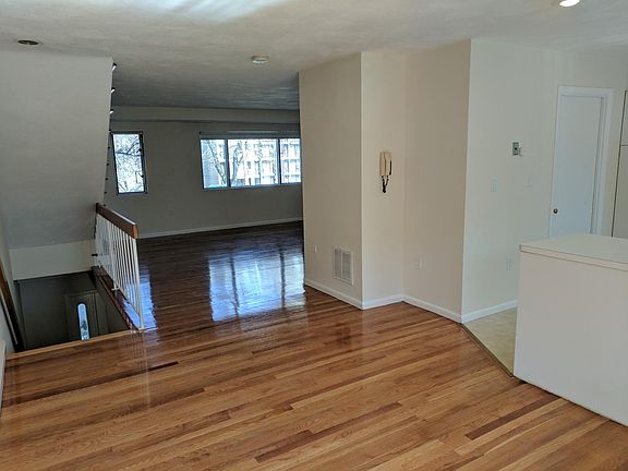 3rd image of 15 John St #Th