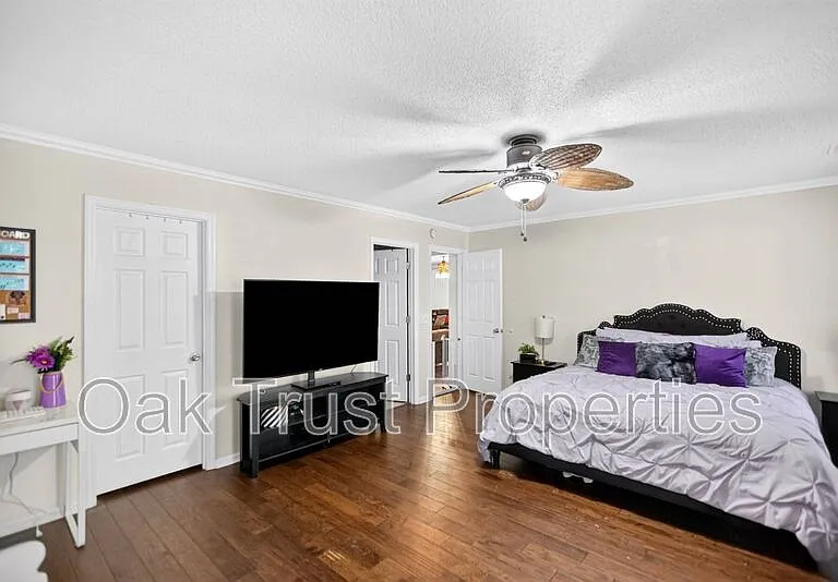 137 Venice St — Photo 19