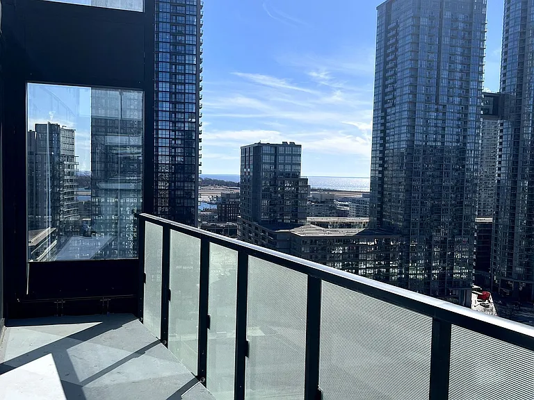 470 Front St W #1113 — Photo 22
