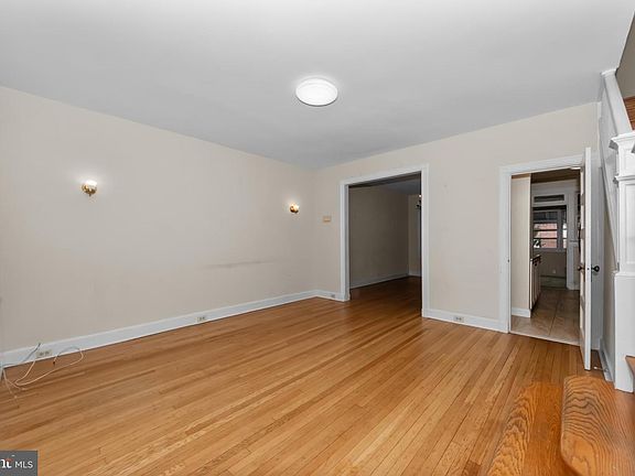 5th image of 2448 Tunlaw Rd NW