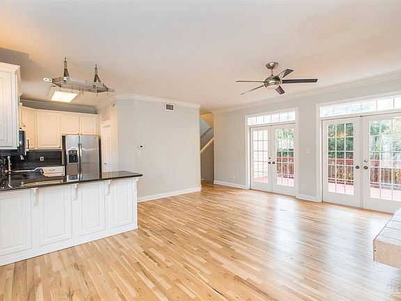 2nd image of 214 E Government St APT B