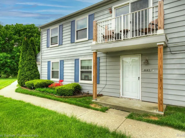 3067 Oakridge Ct, Lake Orion, MI 48360