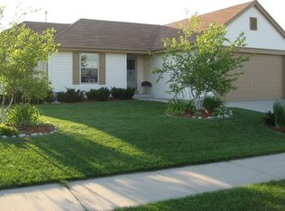 3560 River Valley Rd, Waukesha, WI 53189