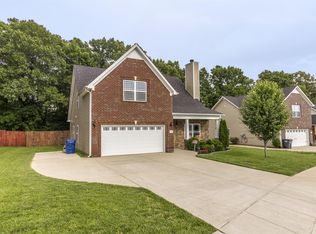 911 Cherry Blossom Ln, Clarksville, TN 37040