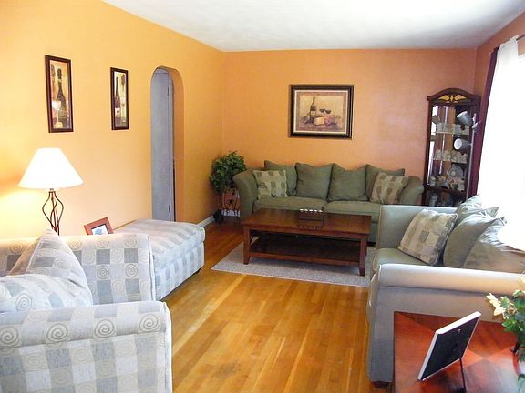 2nd image of 425 Hamilton St