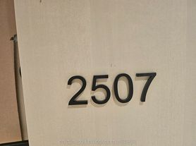 280 Dundas St W
