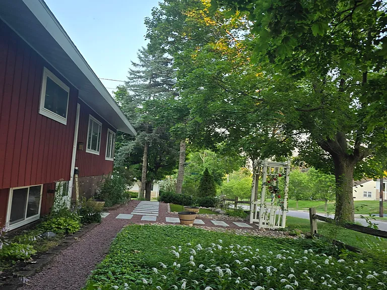 1102 Elm St — Photo 22