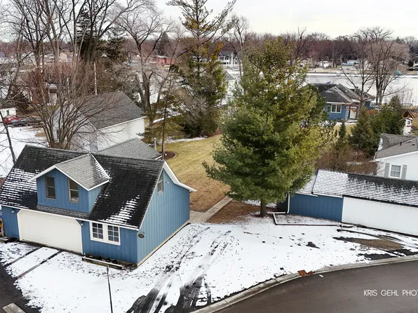 1707 Sunnyside Beach Dr, Johnsburg, IL 60051