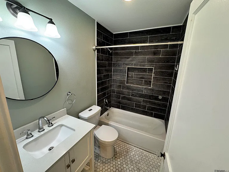 1548 S Acadian Thwy #B — Photo 6