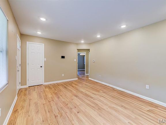 3rd image of 9765 Vickie Pl