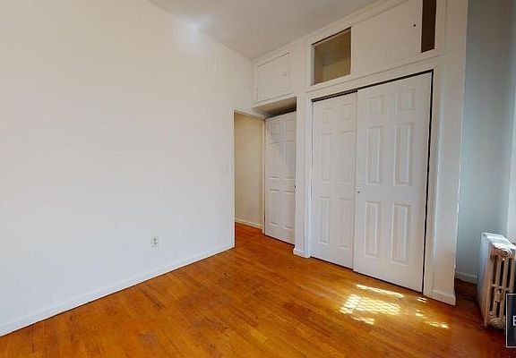 4th image of 214 E 10th St APT 2