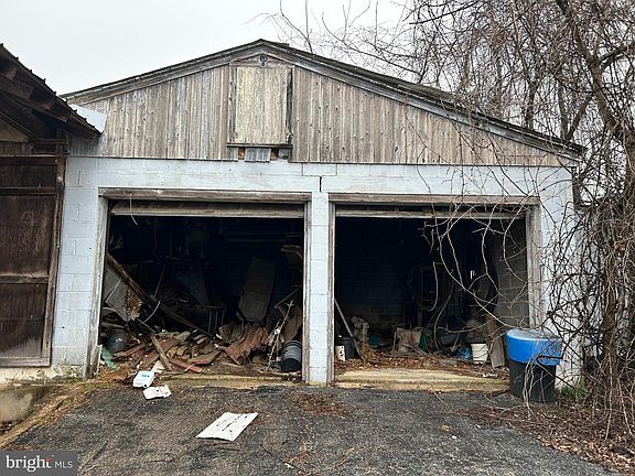 5th image of 651 Country Club Rd