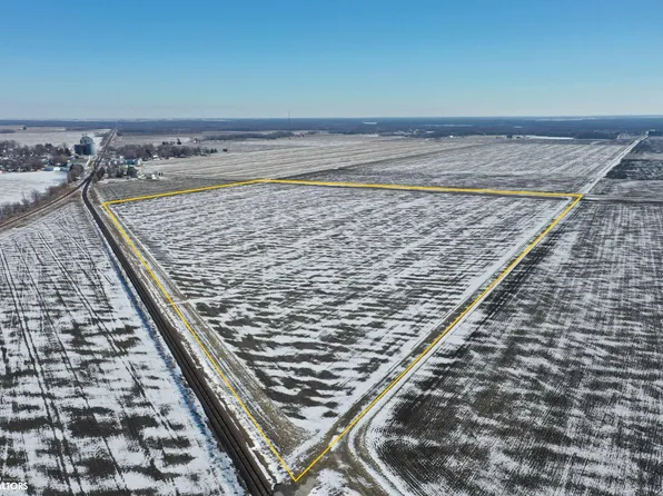 2100 East Rd, Findlay, IL 62534