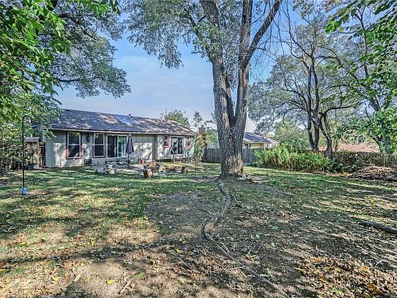 5th image of 7609 NW 73rd St