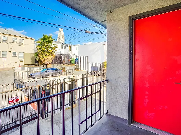 Stylish MidCentury Building in West Adams Park Tract — Photo 41