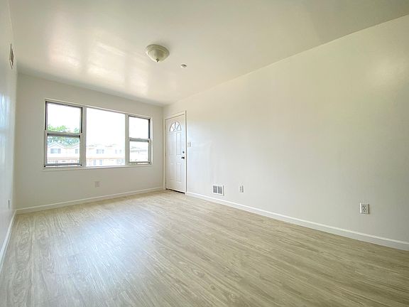 3rd image of 122 Seneca St #1F