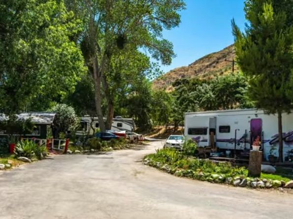 10645 Soledad Canyon Rd #1