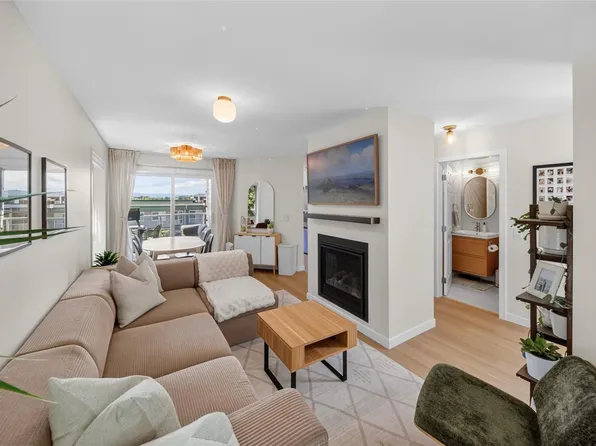 689 Bay St #401, Victoria, BC V8T 5H9