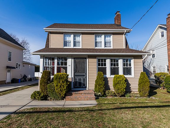 4th image of 131 Raymond St