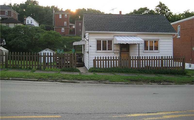 1st image of 551 Lowry Ave