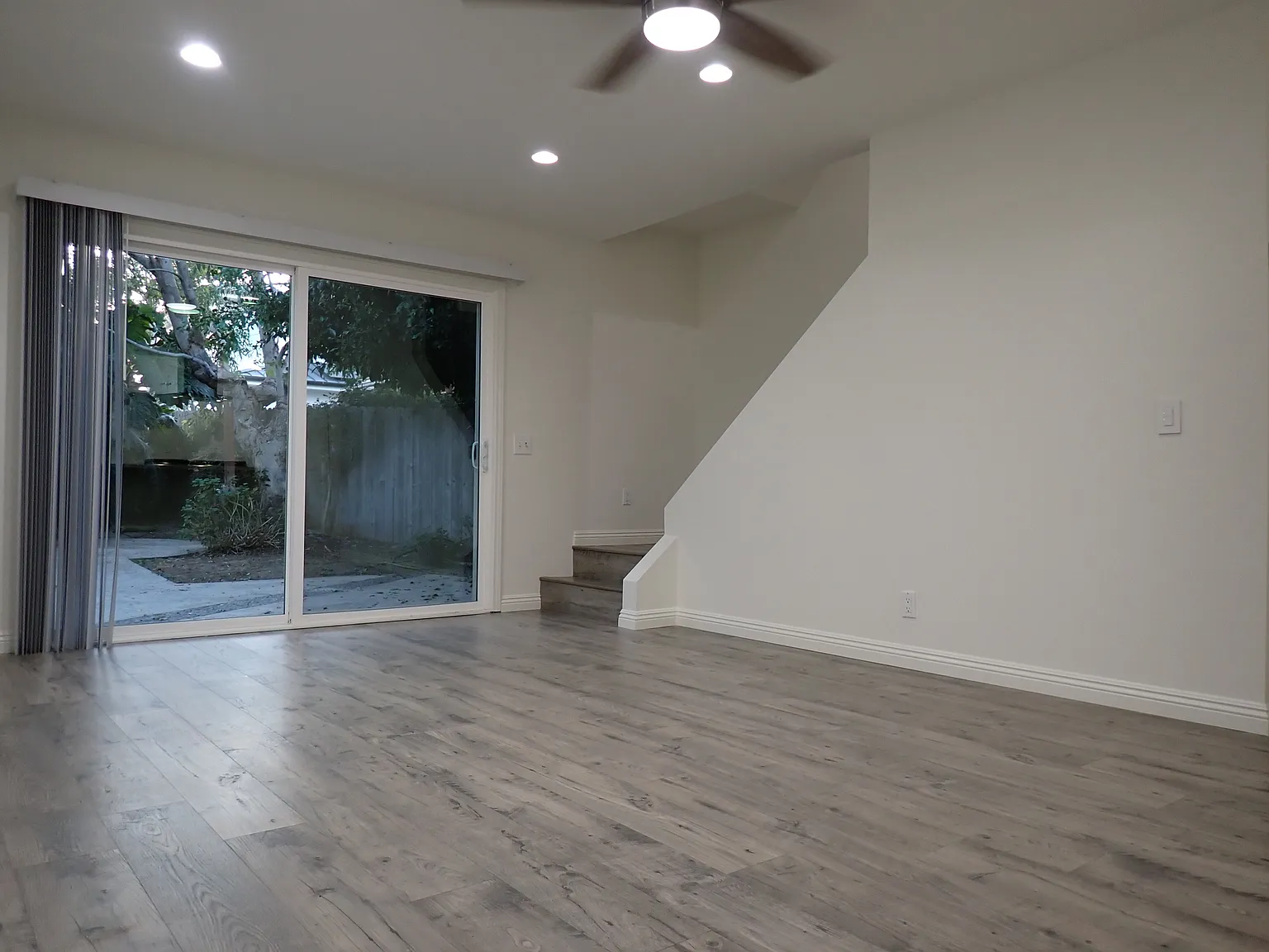 5 bed, 2147 sqft, $5,450 — Photo 3