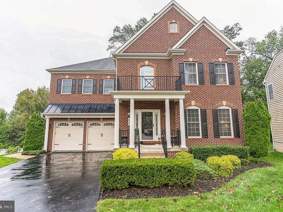 1st image of 624 Samantha Ct #13