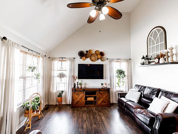 5th image of 135 Heather Oaks Trl SE