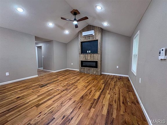 2nd image of 605 Don St