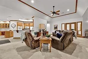 3 bed, 2.5 bath, 2649 sqft, $3,800 — Photo 3
