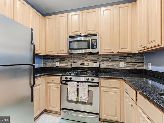 5th image of 2465 Army Navy Dr #1109