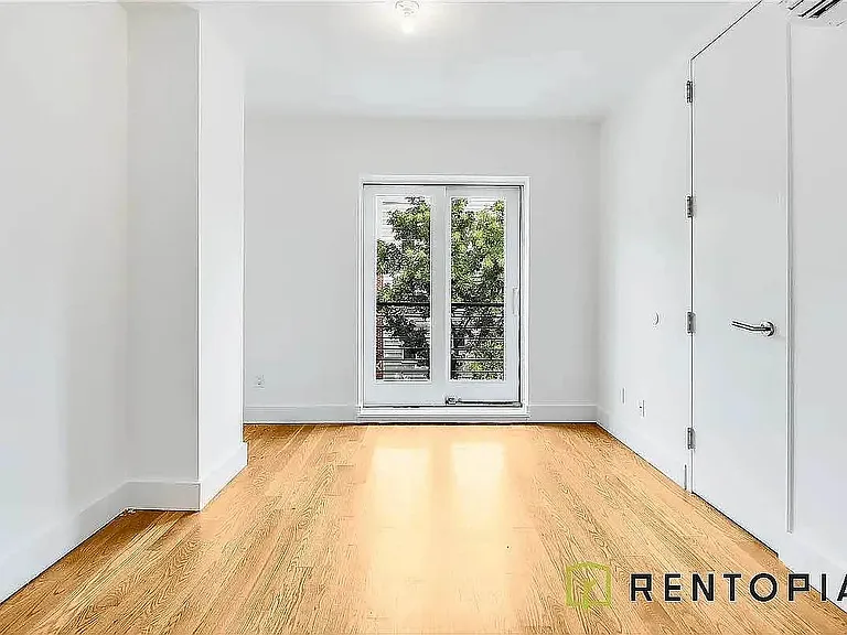106 Meserole St #4D — Photo 2