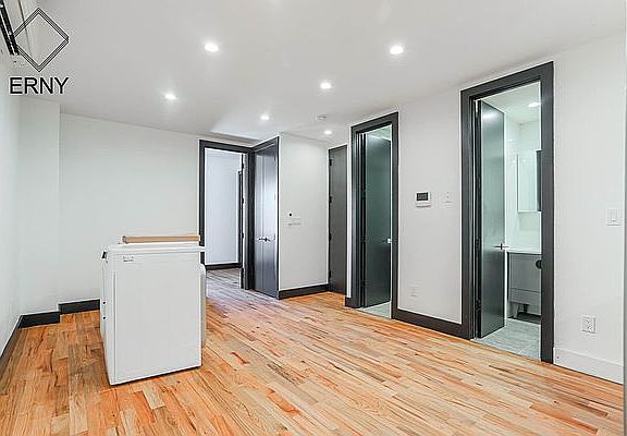 2nd image of 960 Pacific St #3F