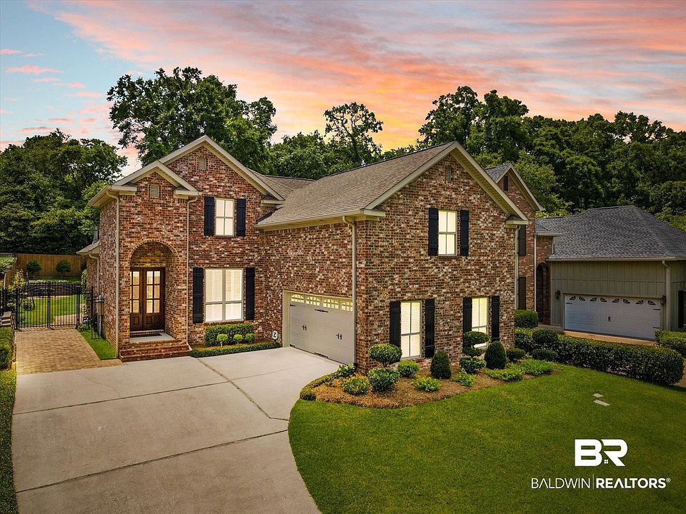 1st image of 804 Country Club Ct