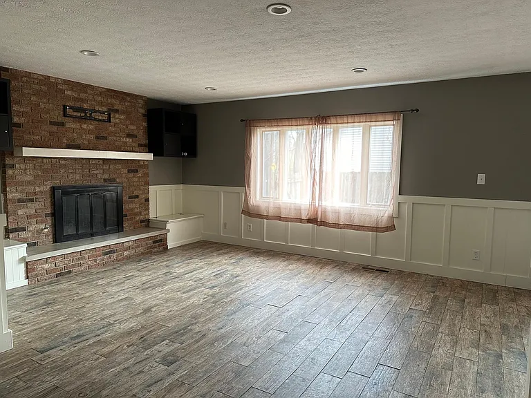 625 Kent Ave — Photo 14