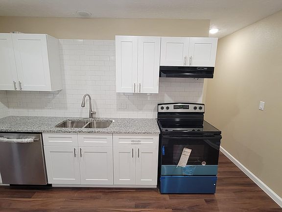 3rd image of 9 Carol Ct