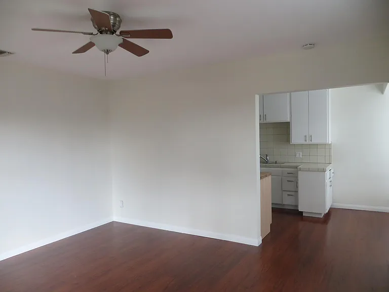 147 Mariposa Ave #F — Photo 7