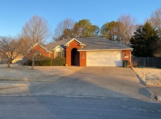 2122 E Deer Creek Dr, Fayetteville, AR 72703