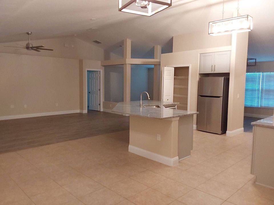 1st image of 33 E Diamond Dr