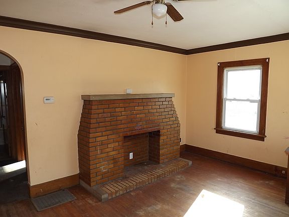 2nd image of 208 W Garfield Ave