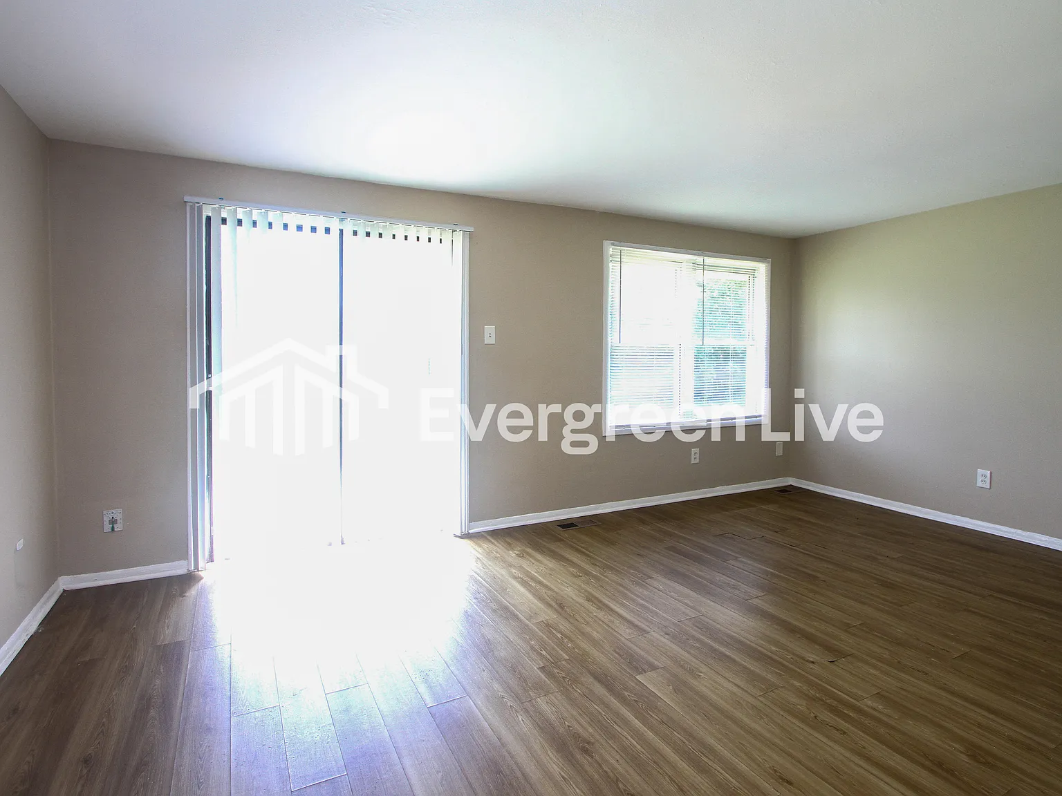 3 bed, 1.0 bath, 1003 sqft, $1,195 — Photo 4