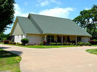 1413 Country Club Rd, Ennis, TX 75119