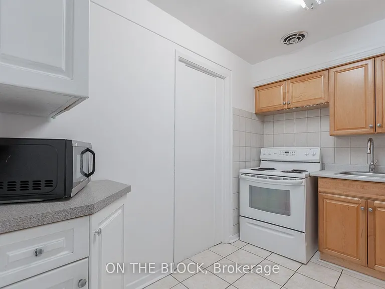 883 Saint Clair Ave W #2 — Photo 7