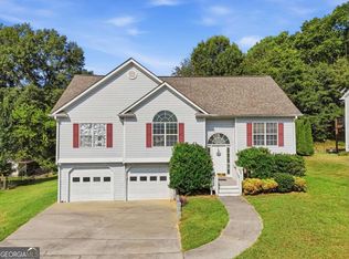 104 Twin Oaks Dr, Calhoun, GA 30701