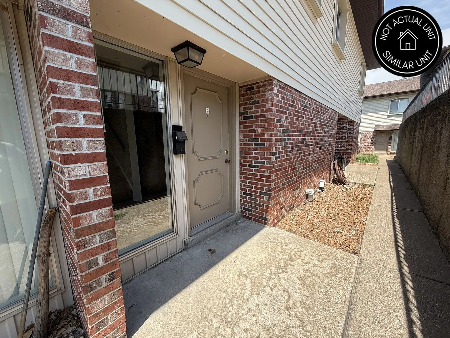 Spacious Three Story Townhome with Private Pool, Playground & Pavilion — Photo 3