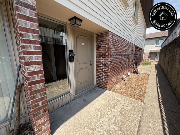3rd image of 903 Southwest Blvd #L