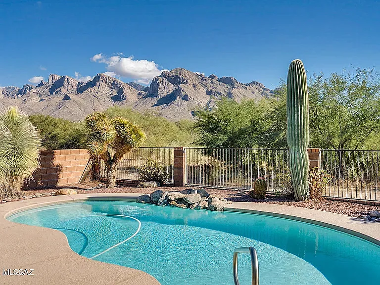 Luxury House with Mountain Views , Single floor, 3BR/2BA/2CarGarage, in a gated Golf community — Photo 1