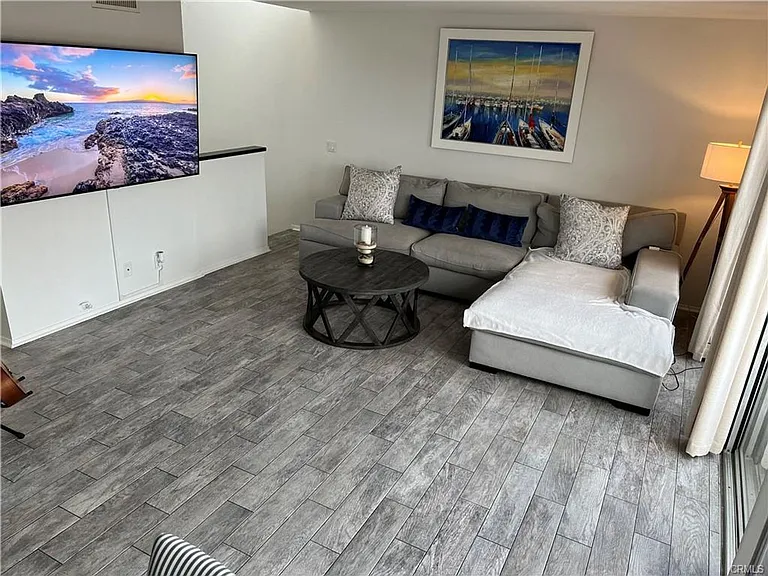 721 Calle Perlino — Photo 2