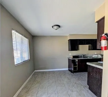 2 bed, 800 sqft, $1,100 — Photo 2