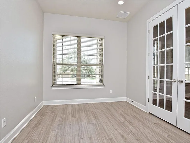 2208 Legend Hill Dr — Photo 5