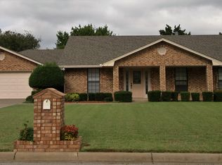 601 E Oklahoma St, Walters, OK 73572